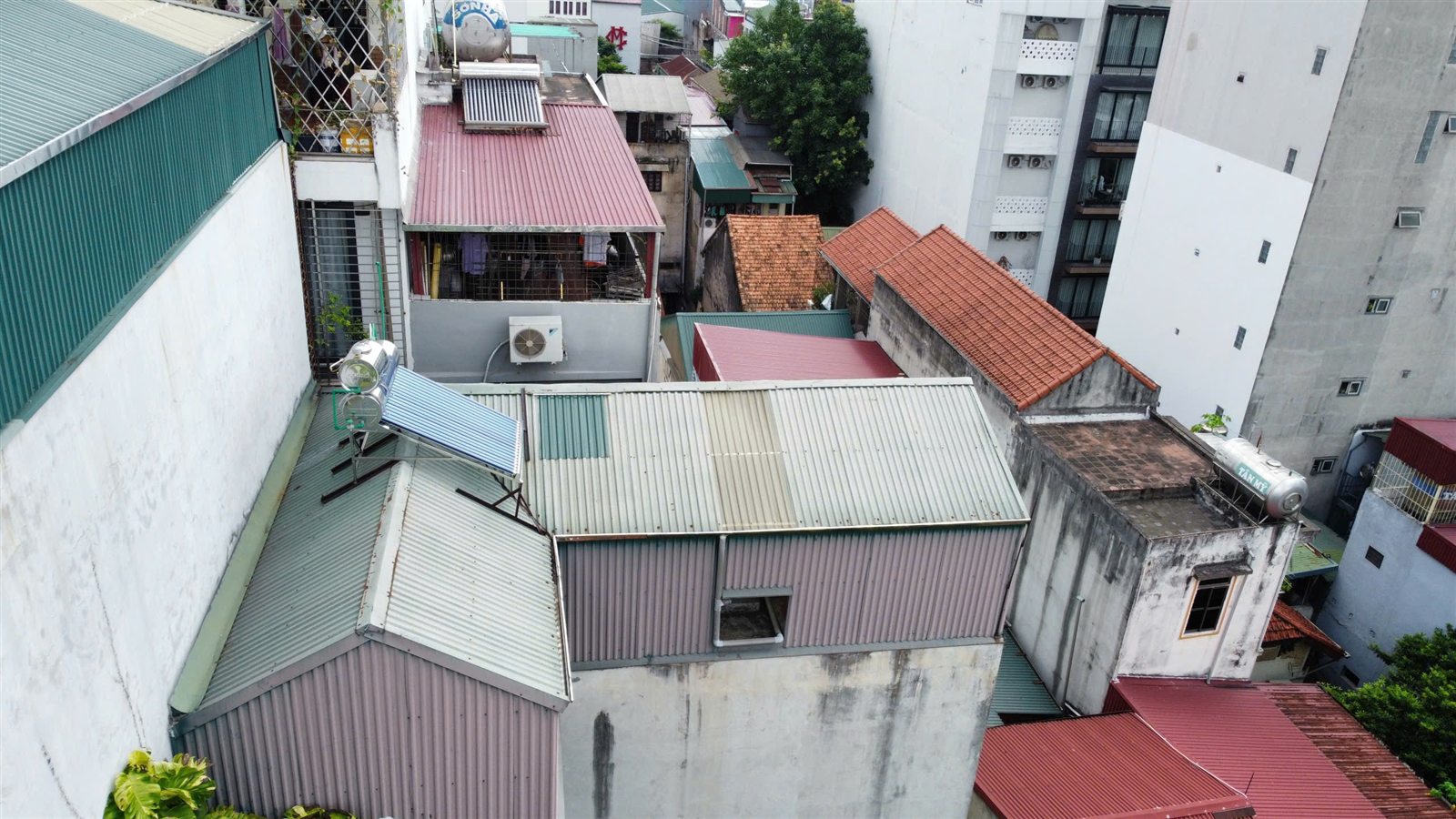 Toàn cảnh hiện trạng mái nhà phố tại Hai Bà Trưng